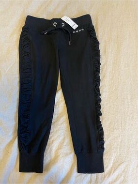 Queen of diamond bebe capri joggers NWT